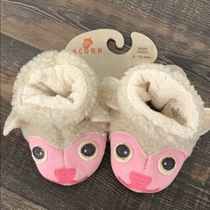 NWT Acorn Easy Bootie- Lamb- 6-12 months